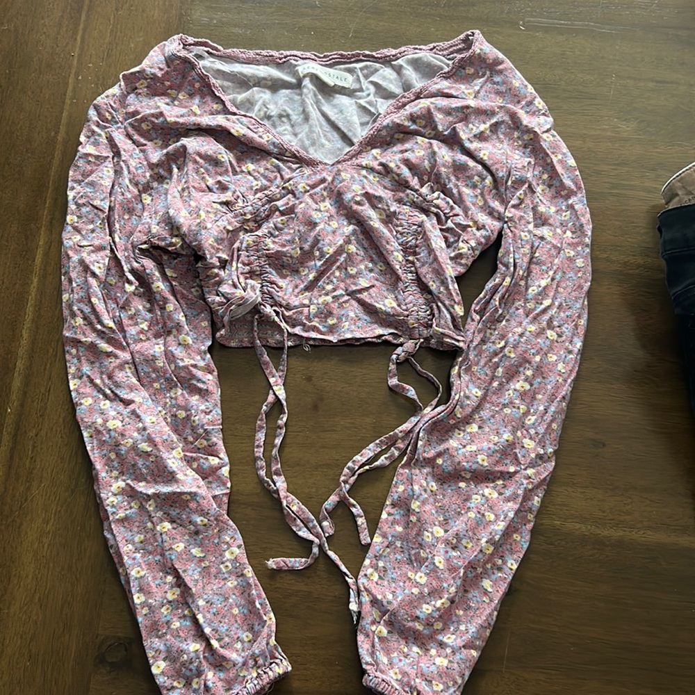Spring floral Aéropostale long sleep crop top